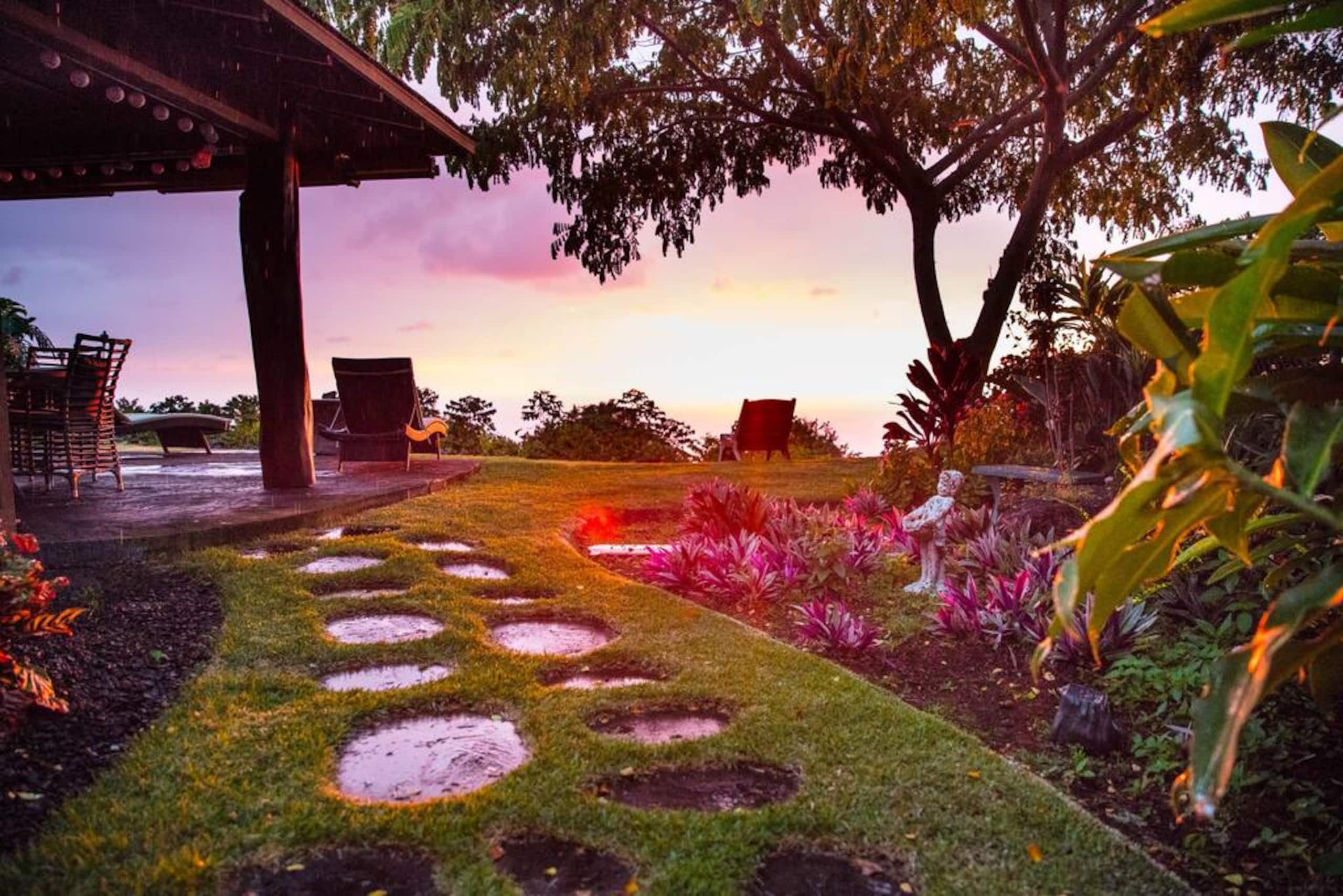 Home in Holualoa · ★4.98 · 2 bedrooms · 2 beds · 2 baths - Photo 17