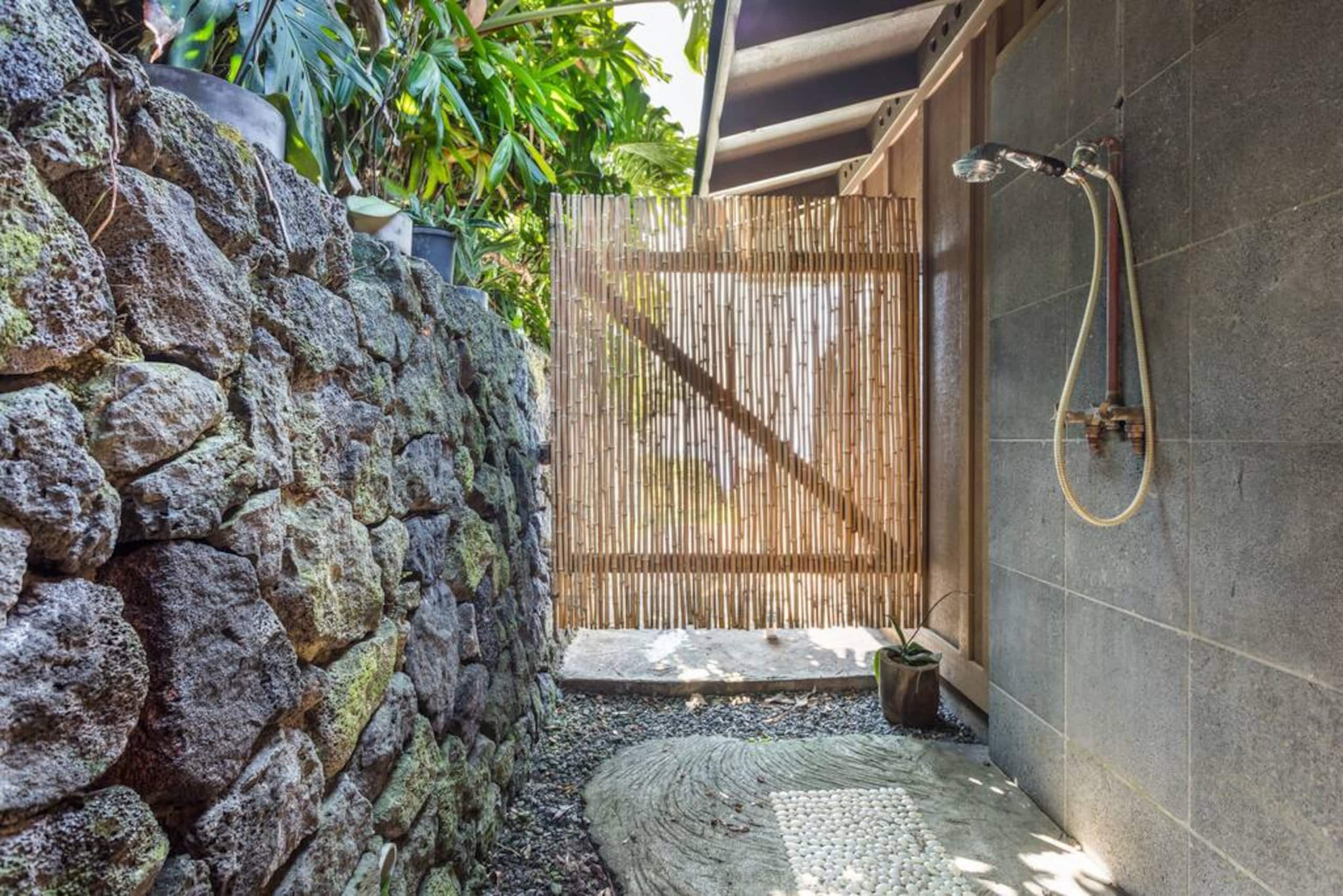 Home in Holualoa · ★4.98 · 2 bedrooms · 2 beds · 2 baths - Photo 12