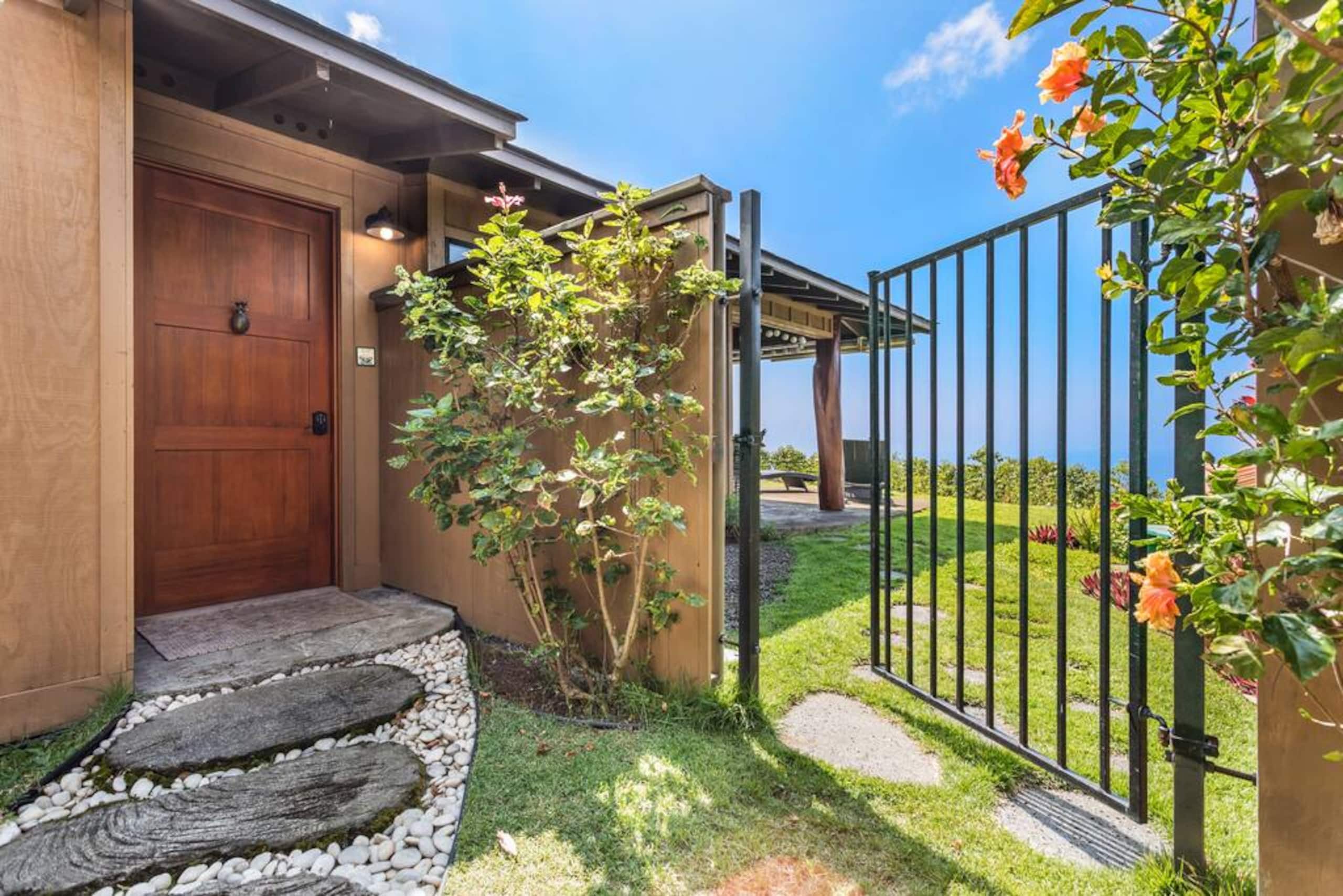 Home in Holualoa · ★4.98 · 2 bedrooms · 2 beds · 2 baths - Photo 20