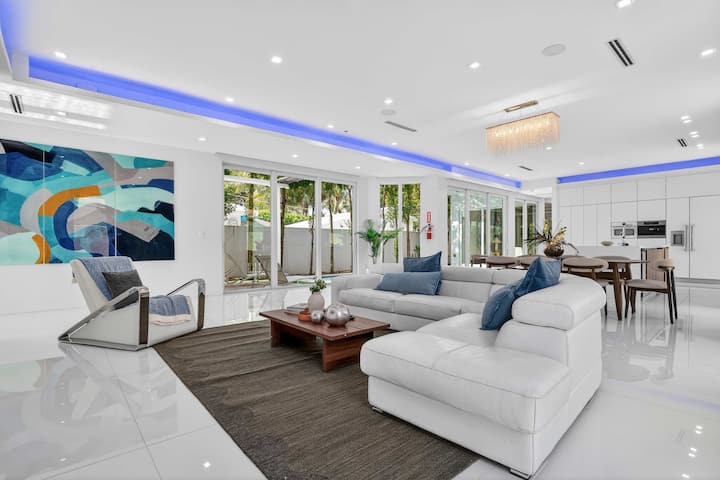 Rove Travel | Villa Solara | Home W/pool & Balcony - Fort Lauderdale