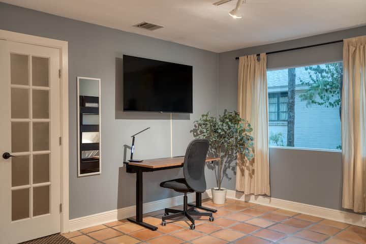 Stôl vhodný pre notebooky.