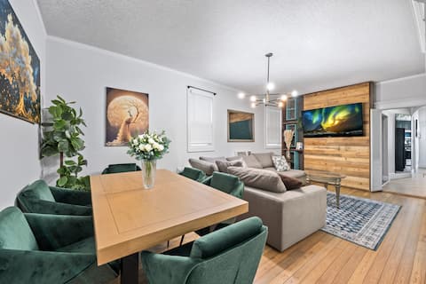 Massive 4-Story Home|Sleeps 30 | 25 Minutes to NYC