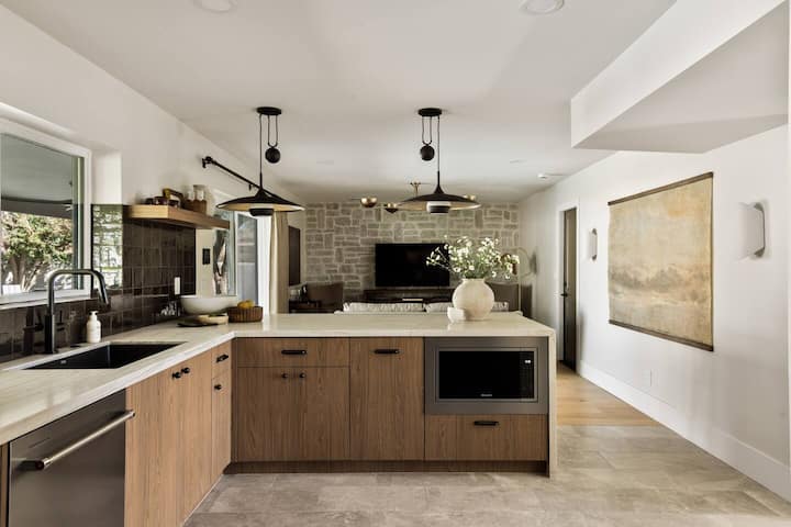 The Wilder: Pickleball Court, Pool, & Game Room - Airbnb