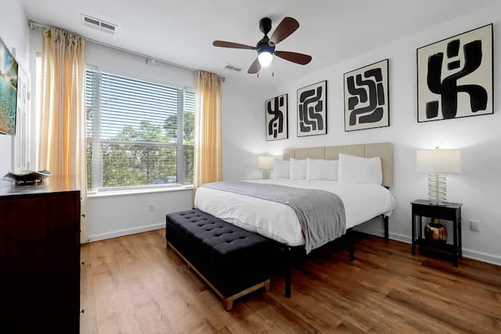 Основна спалня с голямо двойно легло – 3-ти етаж.