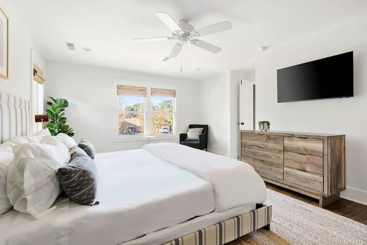 חדר שינה 3: מיטת קינג סייז + טלוויזיה