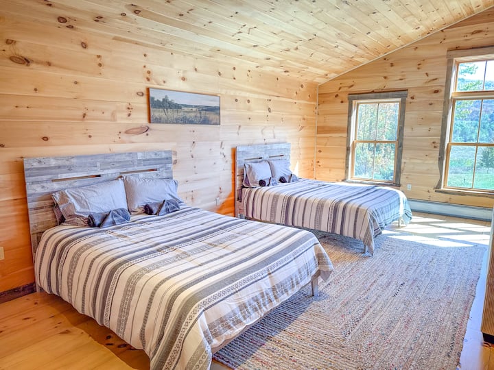 2 ორადგილიანი საწოლი ავტოფარეხის ზემოთ