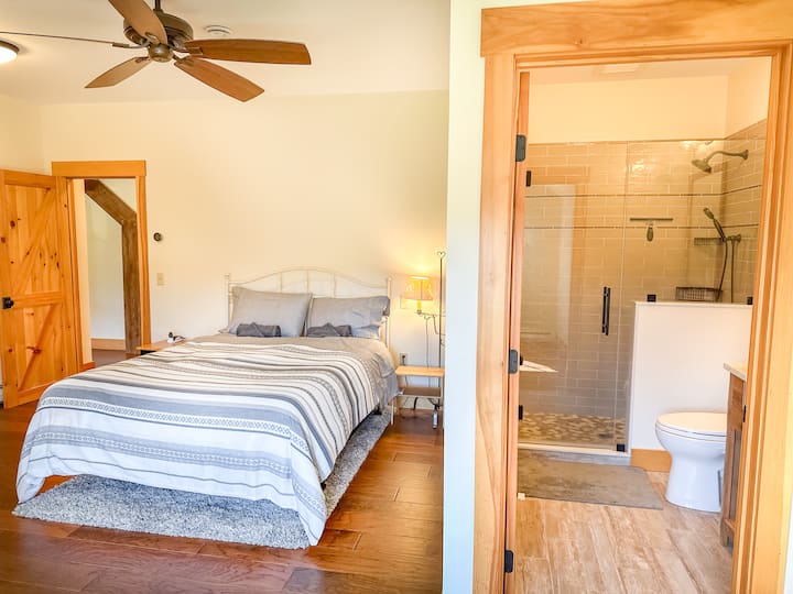 Საწოლი 152 × 203 სმ ‑ იანი სააბაზანოთი