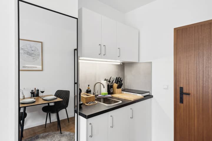 Kstay Apartments: Suite For 2-kitchenette-smart-tv - Kaiserslautern