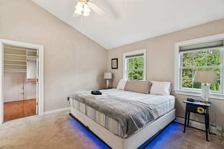 Спална соба бр.2 (брачен кревет (широк 180-220 см)