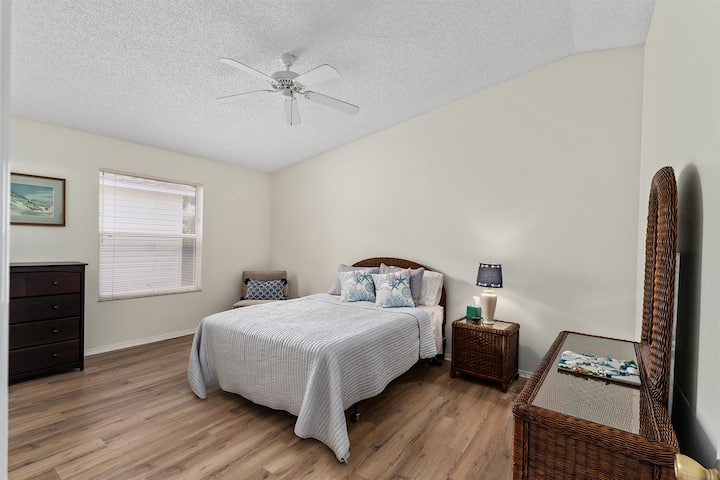 Dormitorio principal, cama tamaño queen