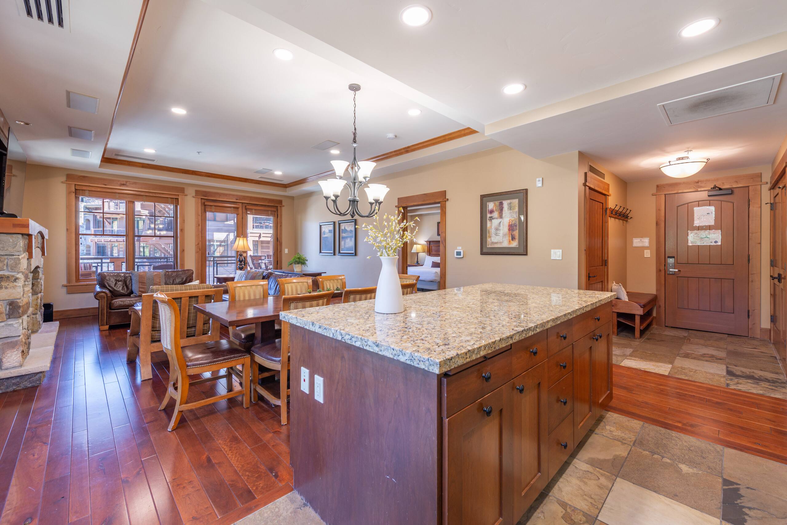 Top-Floor Luxury Condo, Village at Northstar - Photo 10