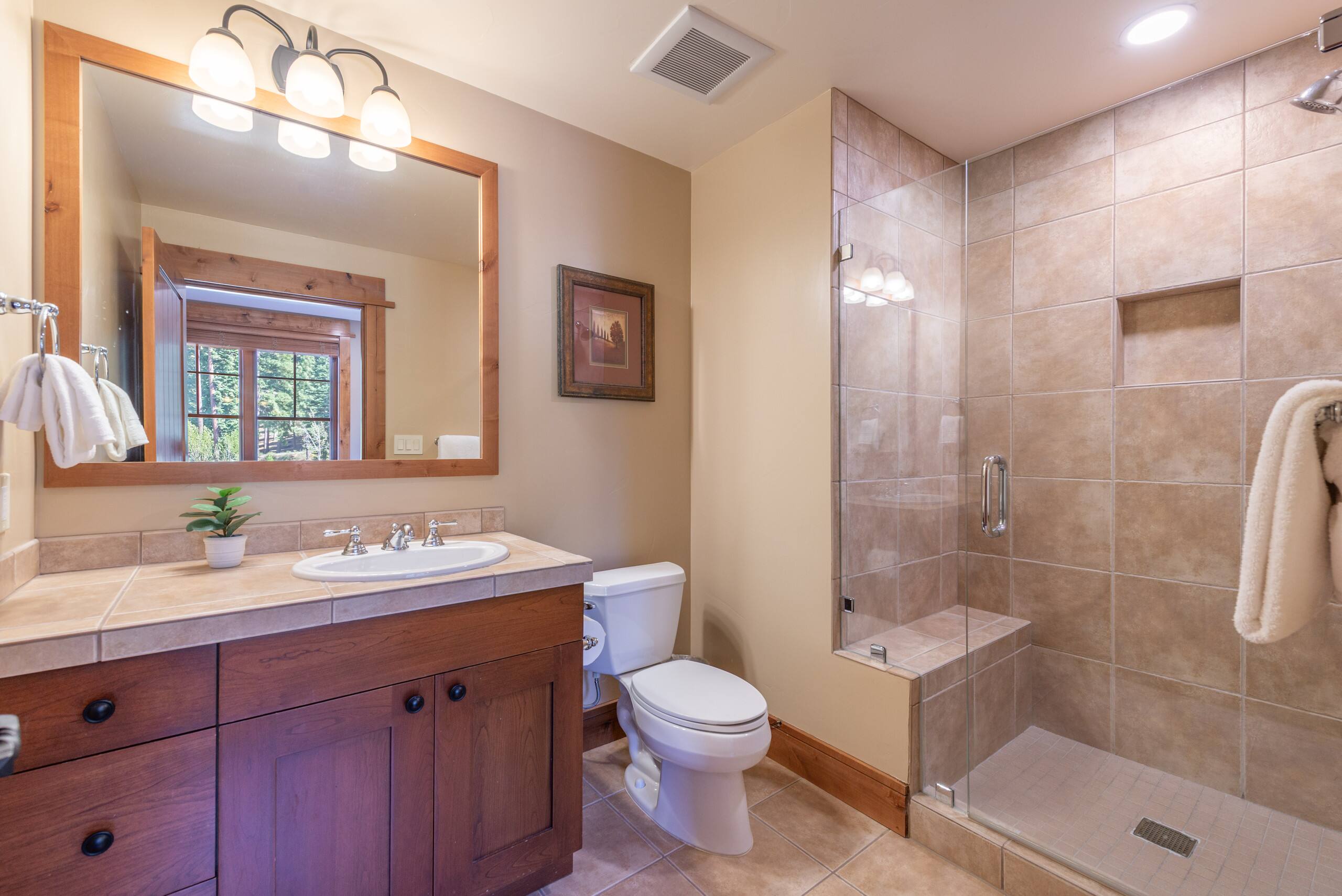 Top-Floor Luxury Condo, Village at Northstar - Photo 17