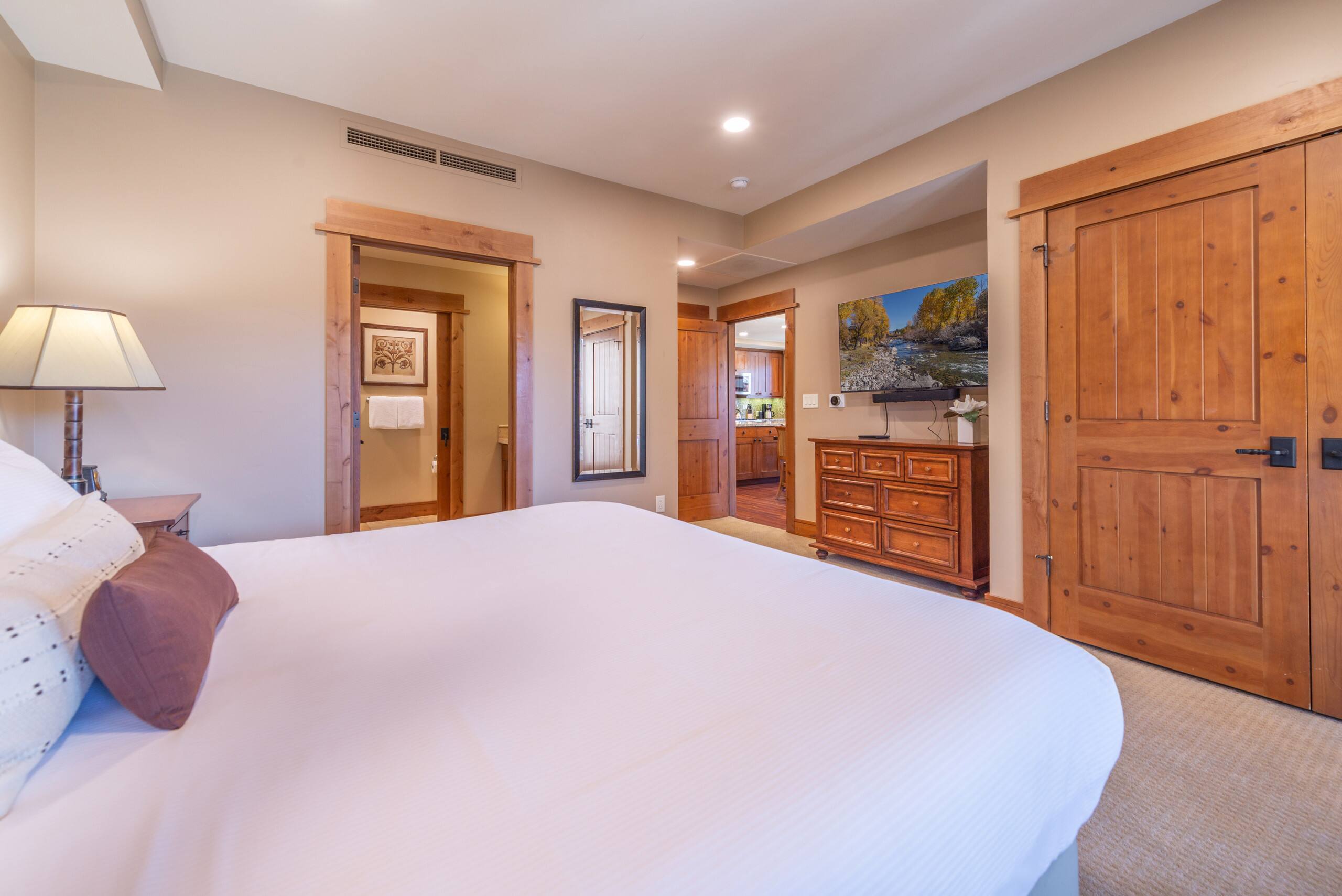 Top-Floor Luxury Condo, Village at Northstar - Photo 12
