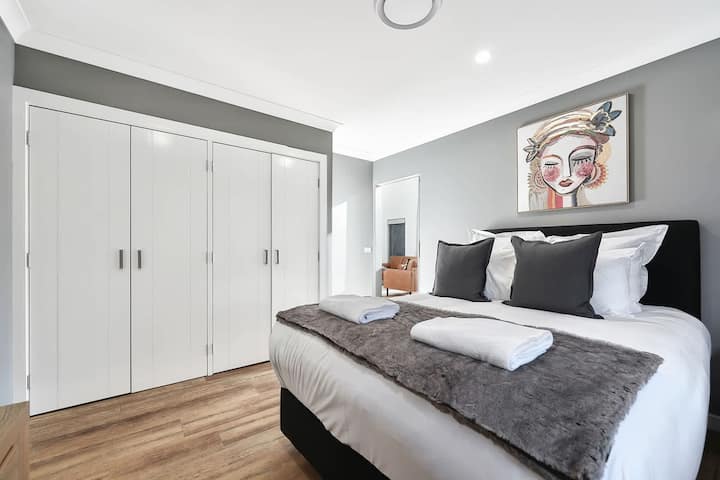 Slaapkamer 2 - Queen, Ensuite (tweeweg badkamer) + BIR