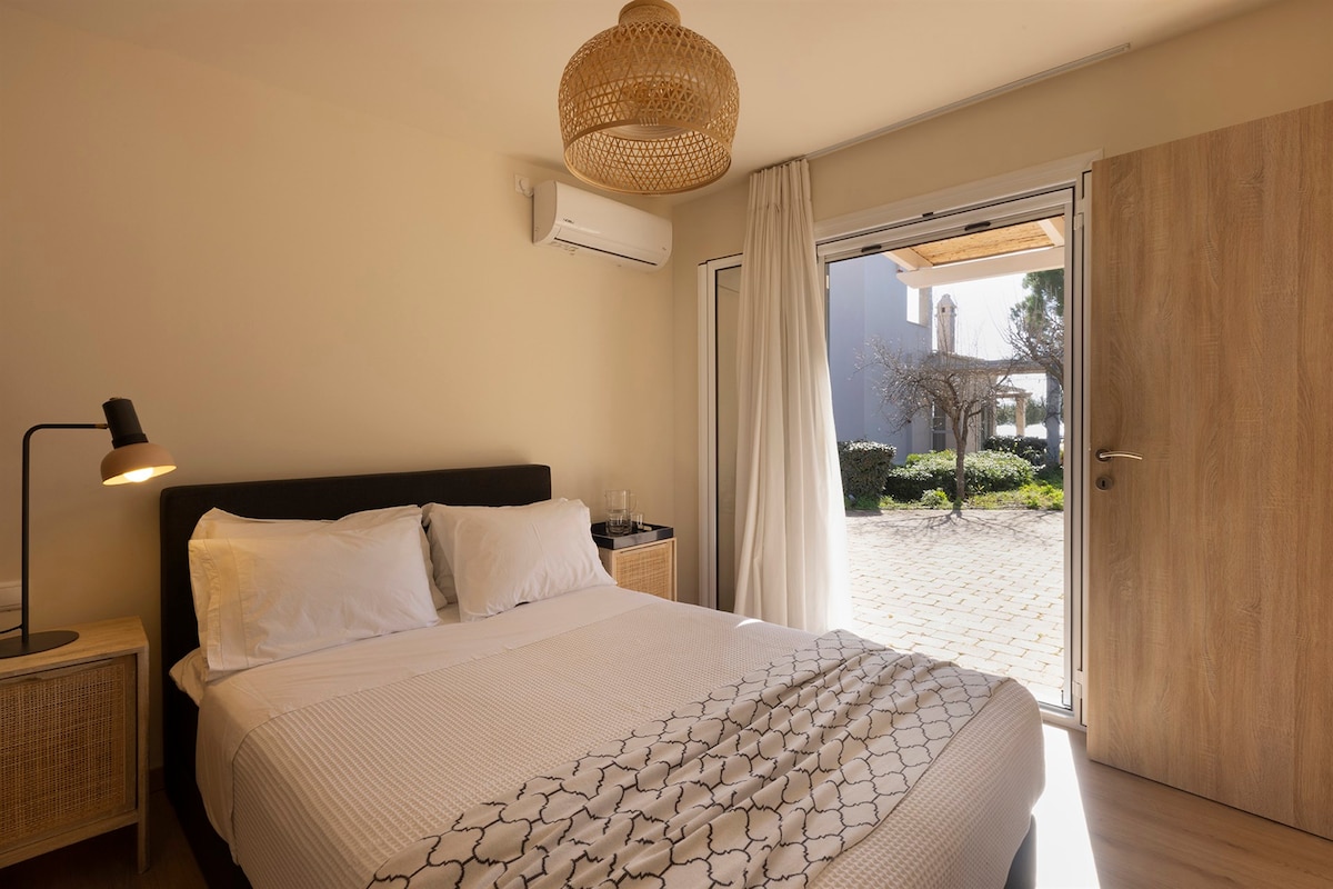 Втората гостинска соба во градината (спална соба 5).