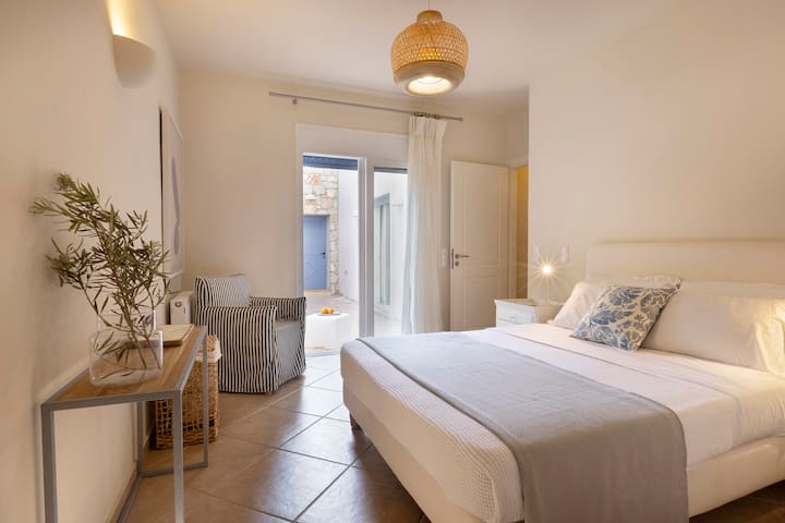 低地面層的雙人臥室（臥室2 ）。