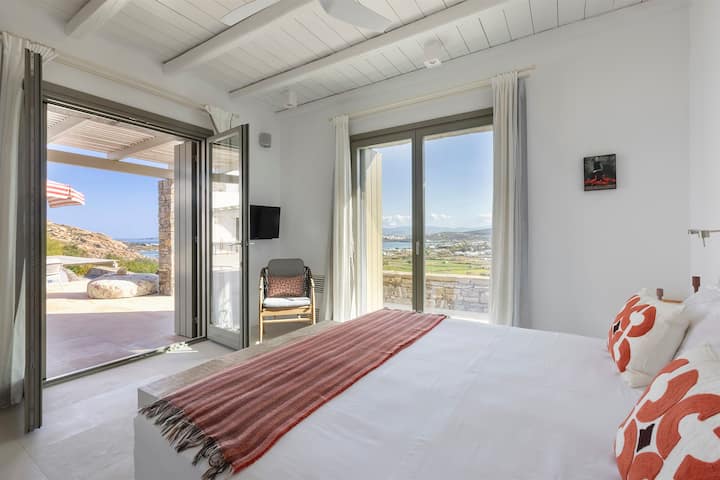 El tercer dormitorio independiente, al que se accede desde la terraza de la piscina. (Dormitorio 7)