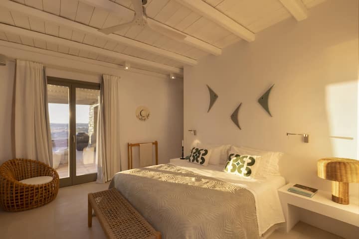 El segundo dormitorio doble en el piso inferior de la casa principal. (Dormitorio 8)