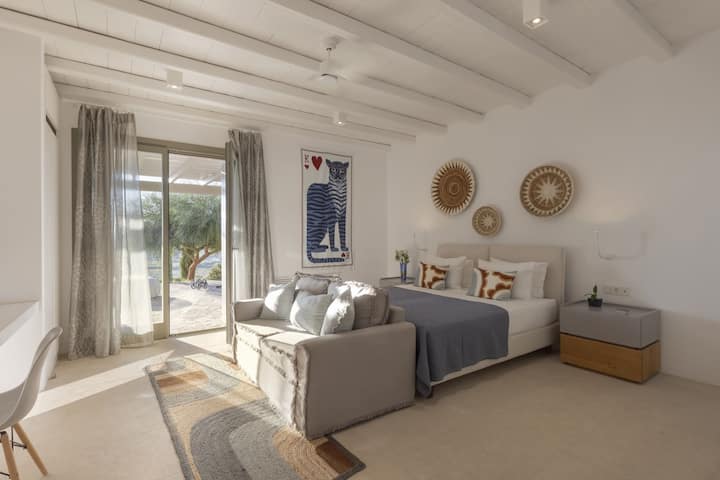 El primero de los dos dormitorios dobles en el piso inferior de la casa principal. (Dormitorio 3)