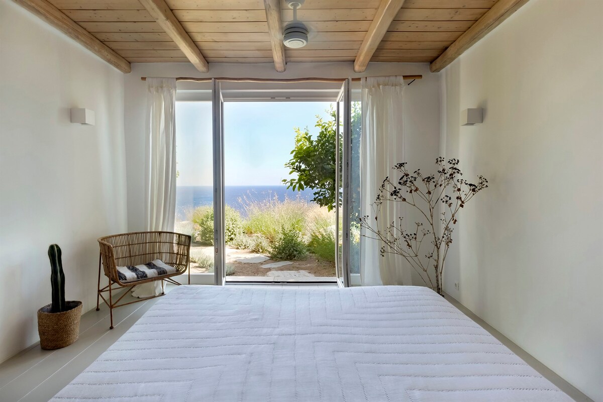 Првата од двете спални соби, двокреветна, се наоѓа на само неколку чекори од дневната соба. (Спална соба 3)