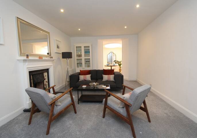 City Centre New Town 2 Bedroom Flat gallery image 3