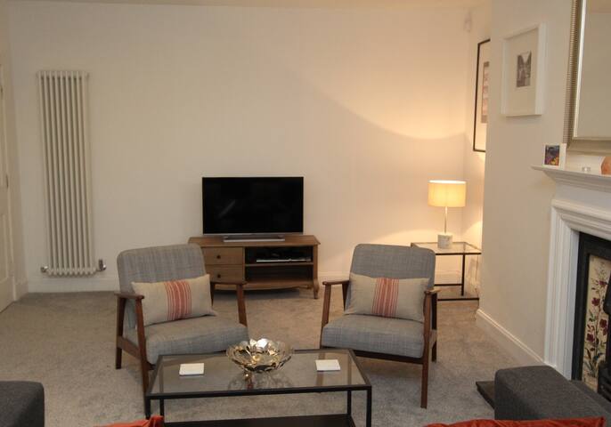 City Centre New Town 2 Bedroom Flat gallery image 5