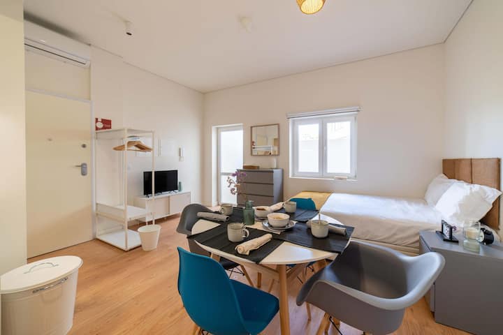 Stylish Studio In Campo De Ourique W/ Ac - Lissabon