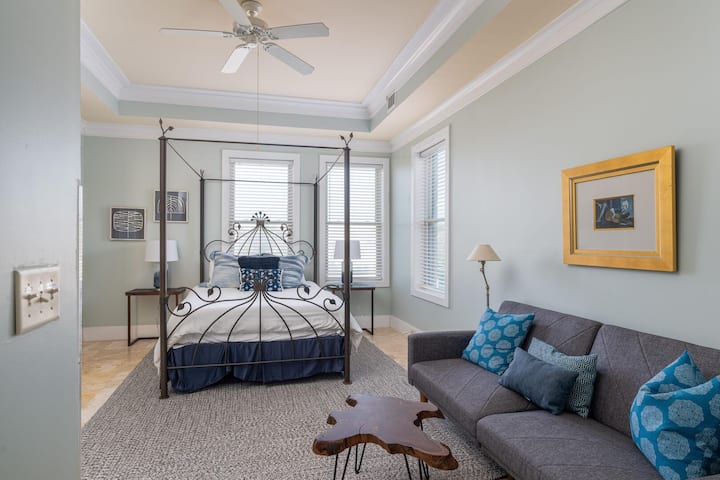 Голема гостинска спална соба 3 со сопствен кауч и кауч за спиење