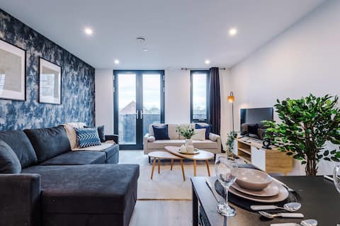 Central York 2 Bed Apartment with Balcony & Gym