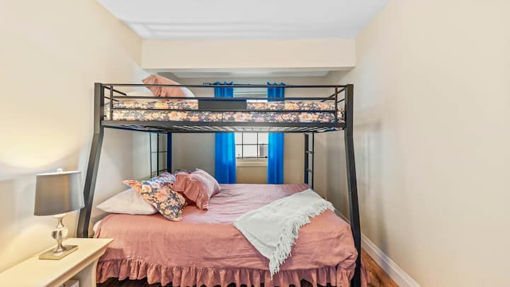 Spálňa 2 má dvojlôžkovú poschodovú posteľ