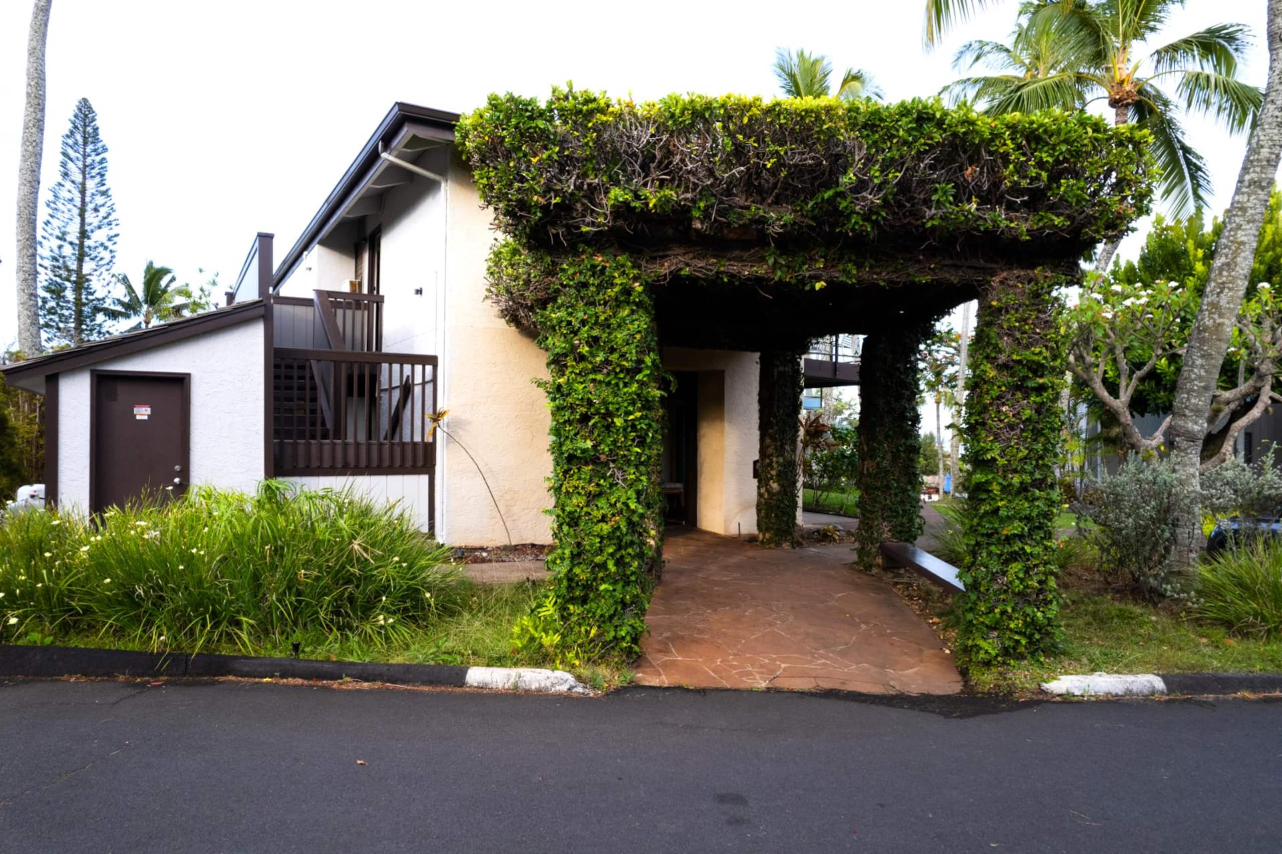 Condo in Lahaina · ★4.17 · 2 bedrooms · 2 beds · 2 baths - Image 35