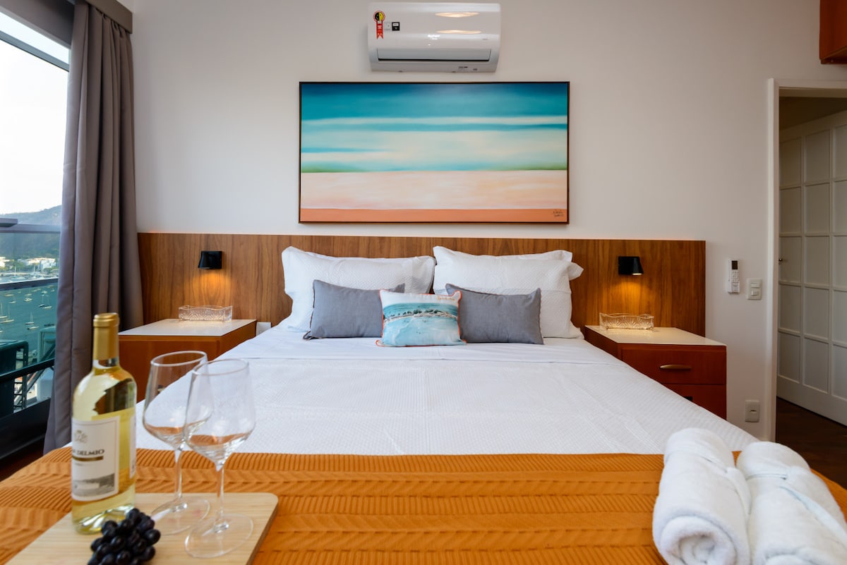 جناح مريح مع سرير مريح ومكيف هواء وكل شيء لضمان راحتك.