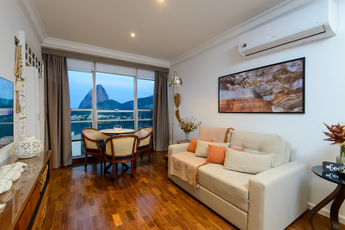 Top performing Airbnb: 2 BEDROOMS with garage and view of Sugarloaf Mountain! in Flamengo