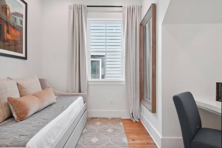 Segundo piso | Dormitorio 5 | Sofá cama + cama nido | Zona de escritorio