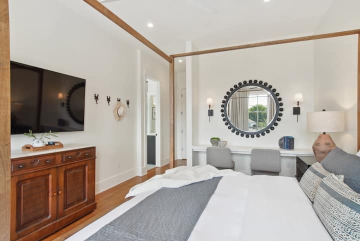Segundo piso | Dormitorio tamaño king con baño privado