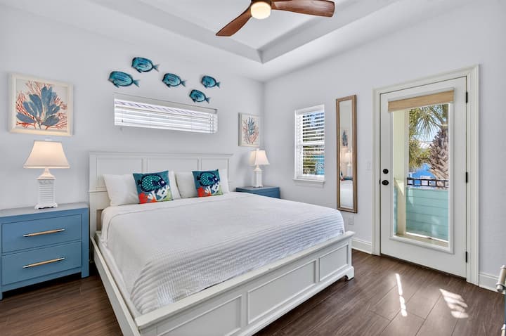 Ghorofa ya 2 - Chumba cha kulala chenye kitanda aina ya King chenye roshani ya kujitegemea iliyofunikwa na bafu la chumba