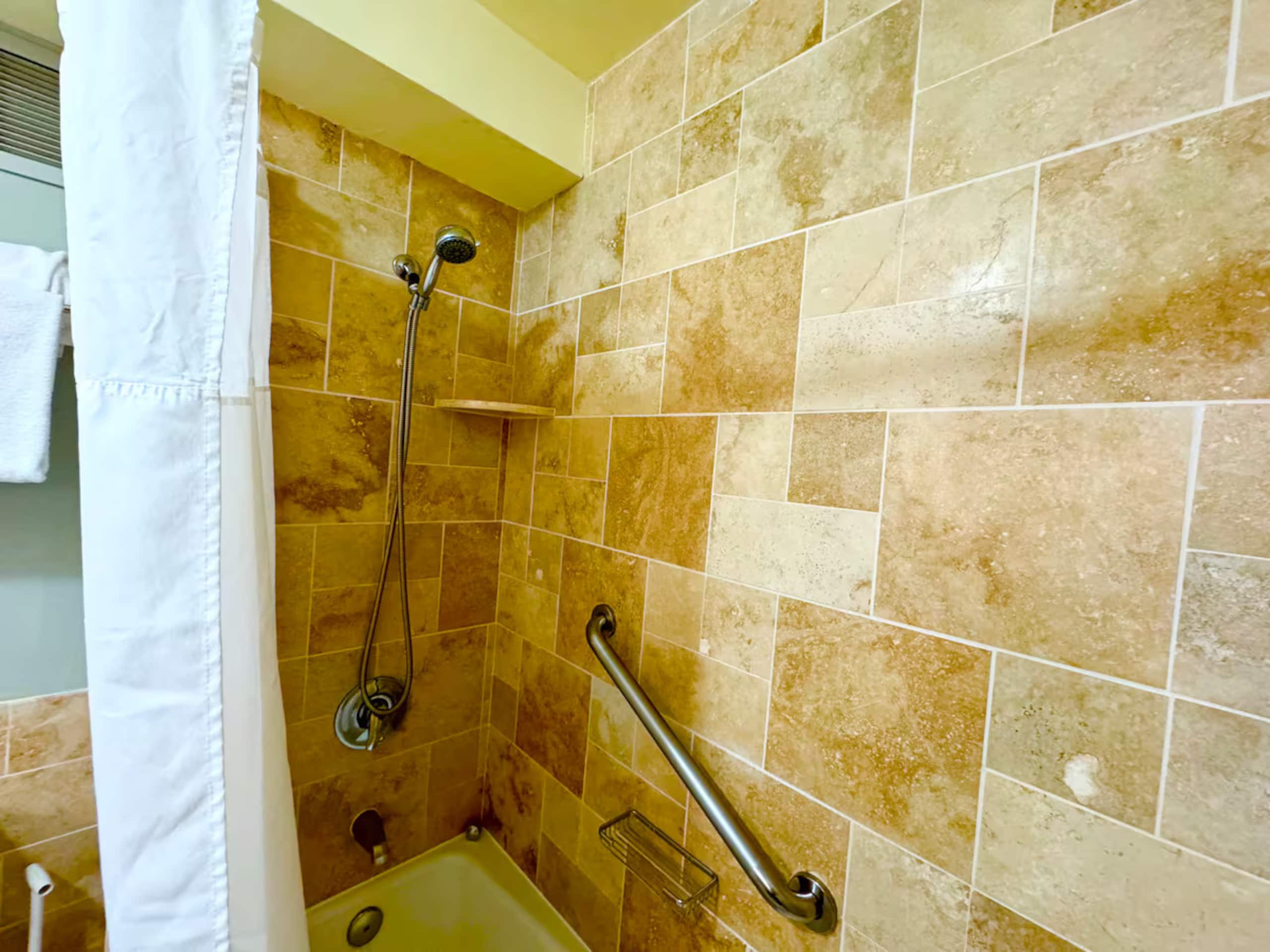 Condo in Lihue · ★4.25 · 1 bedroom · 1 bed · 1 bath - Image 11