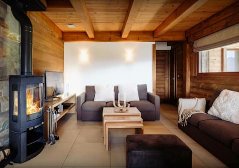 Ski base for 8 spa and great views