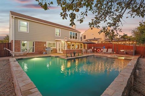 5BR w/ Backyard Paradise, Pool, Cinema, Games