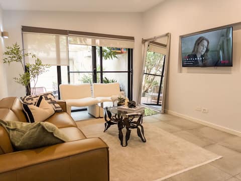 Luxe 4BR Zetland Escape near Green Square Station