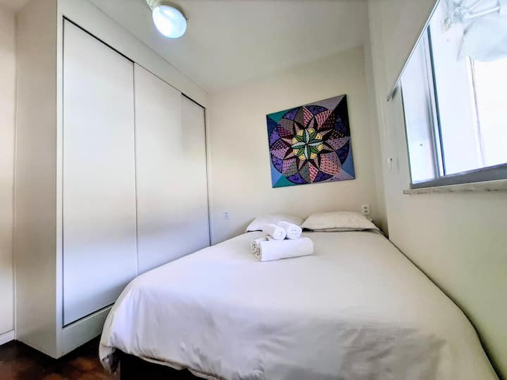 整个房间、卧室的照片