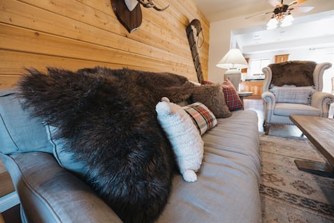 Top Airbnb: Mountain Retreat Private En Suites Trail Access in Pinetop Lakeside