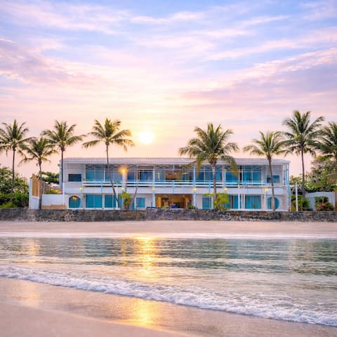 Beachfront / 28 people / 2 pools / BBQ / private villa / sea view