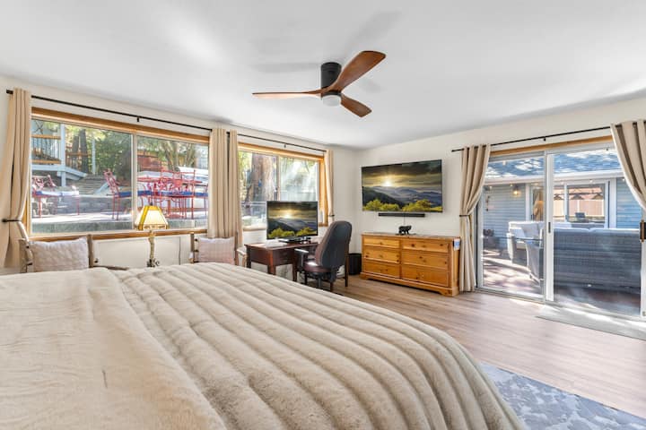 主卧室–宁静的度假胜地，拥有舒适的纹理和森林景观。