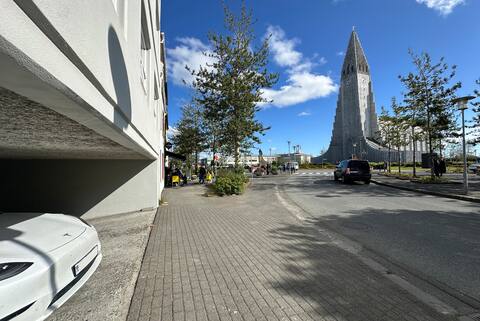Modern apartment right in front of Hallgrimskirkja