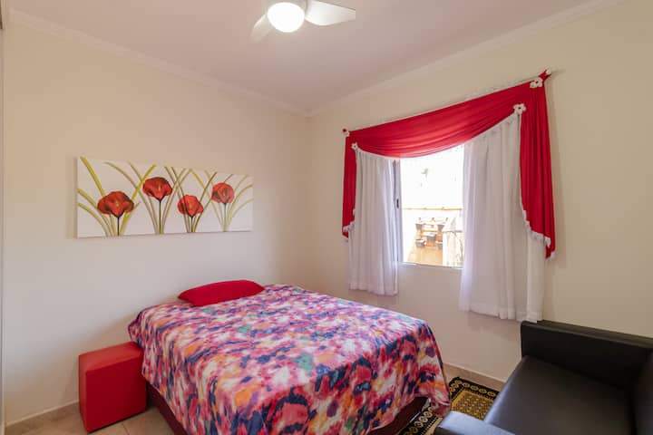 Chumba chenye starehe, bora kwa mapumziko na uhakika wa faragha