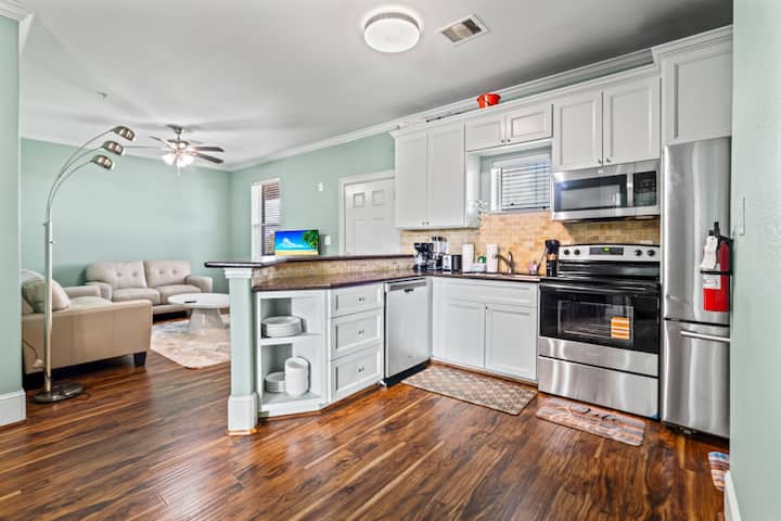 Sunny Hidden Retreat C – Ocean Town Gem - Texas City