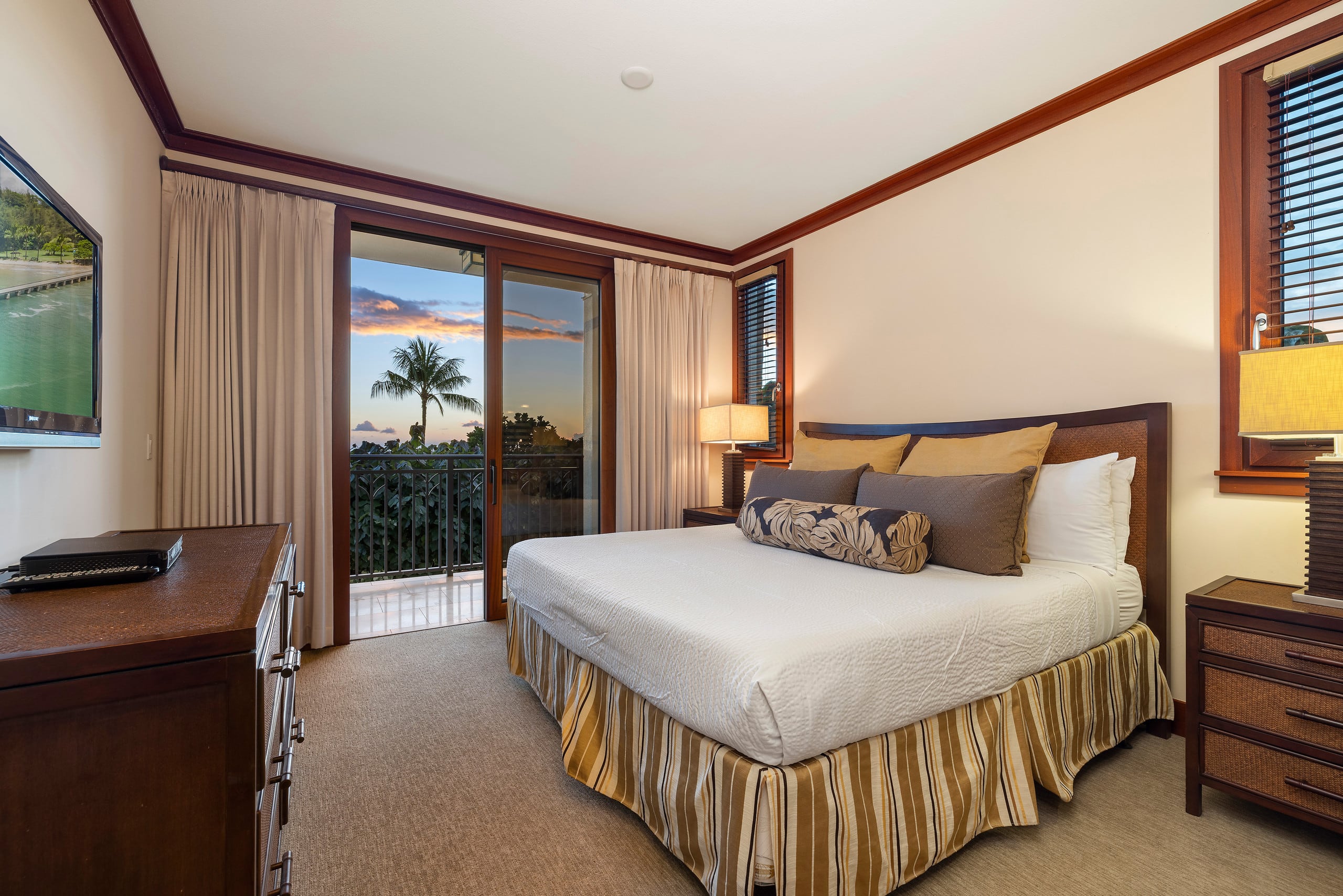 Oceanfront 2BR Villa with Lagoon Views - Image 13