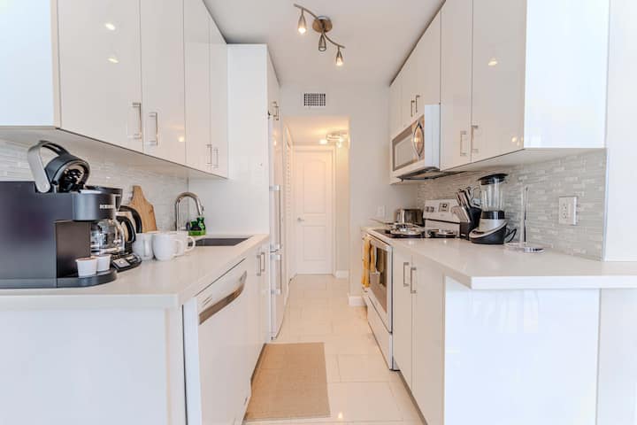Intracoastal Retreat, Heated Pool, Walk To Beach - Pompano Beach, FL