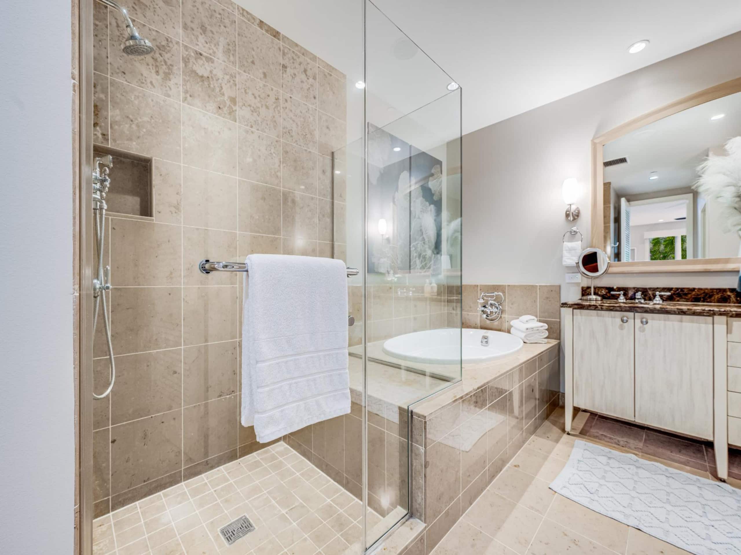 Condo in Kihei · ★5.0 · 2 bedrooms · 4 beds · 2 baths - Image 17
